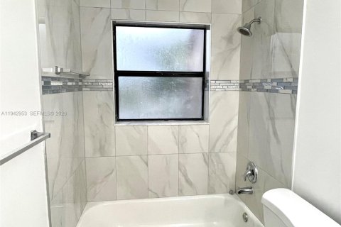 Condo in Coral Springs, Florida, 2 bedrooms  № 2000776 - photo 10