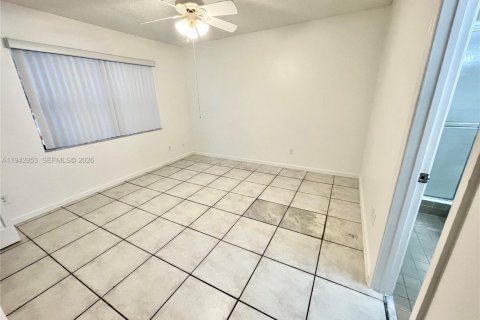 Condo in Coral Springs, Florida, 2 bedrooms  № 2000776 - photo 14