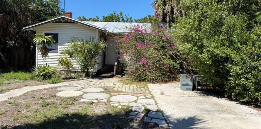 House in Saint Petersburg, Florida 2 bedrooms, 49.05 sq.m. № 2097273