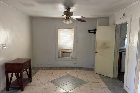 House in Saint Petersburg, Florida 2 bedrooms, 49.05 sq.m. № 2097273 - photo 5