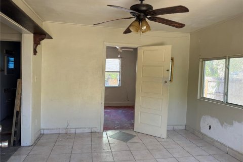 House in Saint Petersburg, Florida 2 bedrooms, 49.05 sq.m. № 2097273 - photo 6