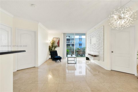 Купить кондоминиум в Майами, Флорида 2 спальни, 85.66м2, № 2065846 - фото 4