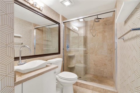 Купить кондоминиум в Майами, Флорида 2 спальни, 85.66м2, № 2065846 - фото 2