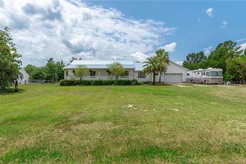 House in Crystal River, Florida 3 bedrooms, 186.18 sq.m. № 1771059 - photo 2