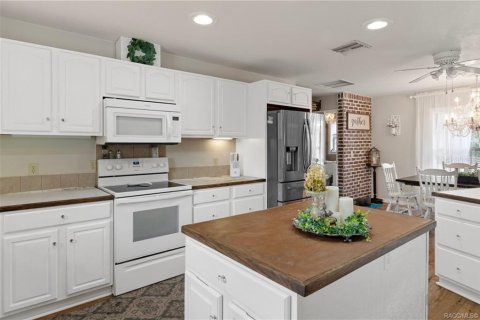 House in Crystal River, Florida 3 bedrooms, 186.18 sq.m. № 1771059 - photo 17