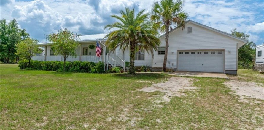 House in Crystal River, Florida 3 bedrooms, 186.18 sq.m. № 1771059