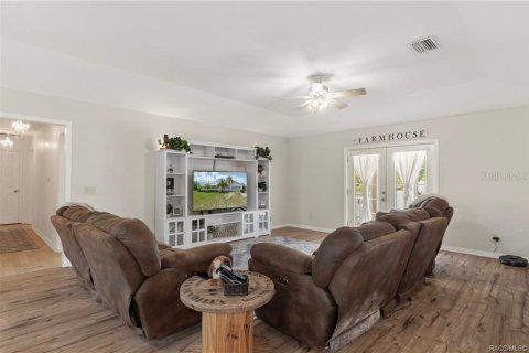 House in Crystal River, Florida 3 bedrooms, 186.18 sq.m. № 1771059 - photo 11