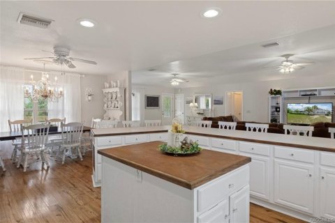 House in Crystal River, Florida 3 bedrooms, 186.18 sq.m. № 1771059 - photo 18