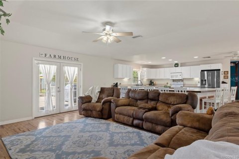 House in Crystal River, Florida 3 bedrooms, 186.18 sq.m. № 1771059 - photo 10