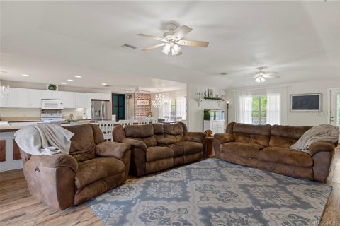 House in Crystal River, Florida 3 bedrooms, 186.18 sq.m. № 1771059 - photo 12