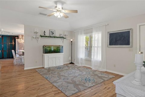 House in Crystal River, Florida 3 bedrooms, 186.18 sq.m. № 1771059 - photo 9