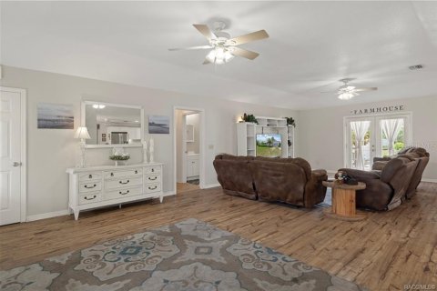 House in Crystal River, Florida 3 bedrooms, 186.18 sq.m. № 1771059 - photo 7