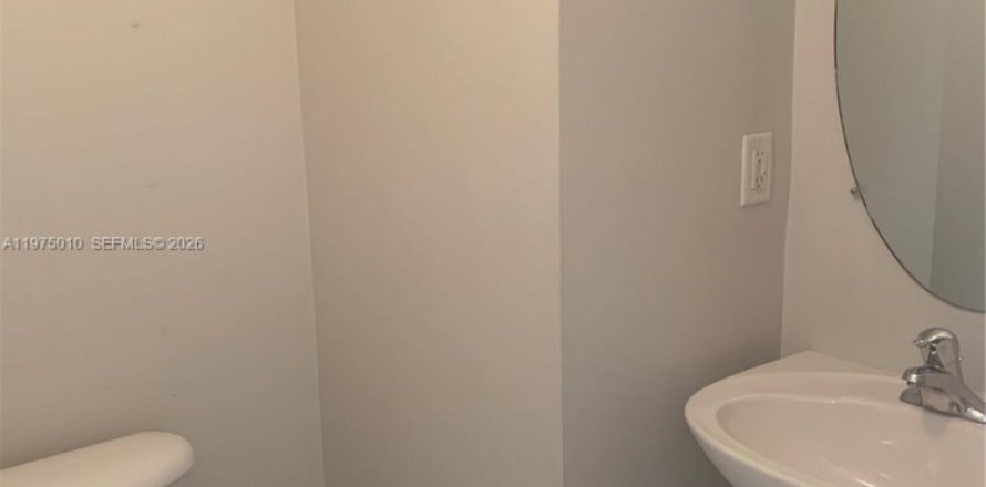 Таунхаус в Хомстед, Флорида 2 спальни, 127.28м2 № 2036180