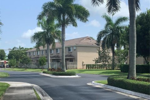 Снять в аренду таунхаус в Хомстед, Флорида 2 спальни, 127.28м2, № 2036180 - фото 12