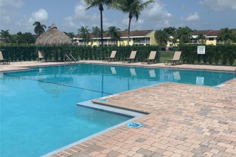 Снять в аренду таунхаус в Хомстед, Флорида 2 спальни, 127.28м2, № 2036180 - фото 6