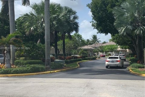 Снять в аренду таунхаус в Хомстед, Флорида 2 спальни, 127.28м2, № 2036180 - фото 13