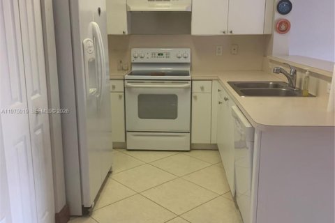 Снять в аренду таунхаус в Хомстед, Флорида 2 спальни, 127.28м2, № 2036180 - фото 23