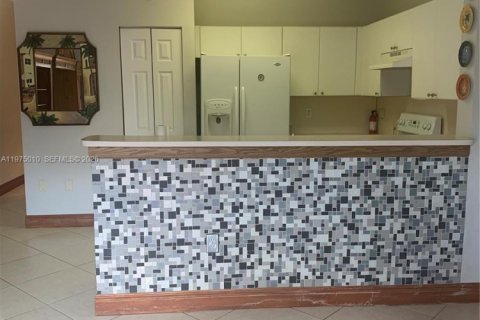 Снять в аренду таунхаус в Хомстед, Флорида 2 спальни, 127.28м2, № 2036180 - фото 24