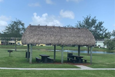 Снять в аренду таунхаус в Хомстед, Флорида 2 спальни, 127.28м2, № 2036180 - фото 9