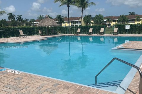 Снять в аренду таунхаус в Хомстед, Флорида 2 спальни, 127.28м2, № 2036180 - фото 7