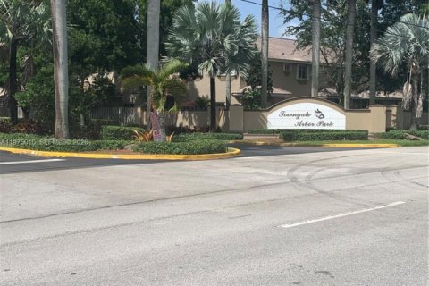 Снять в аренду таунхаус в Хомстед, Флорида 2 спальни, 127.28м2, № 2036180 - фото 15