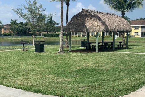 Снять в аренду таунхаус в Хомстед, Флорида 2 спальни, 127.28м2, № 2036180 - фото 5