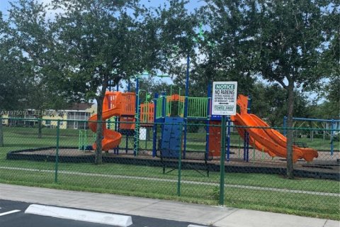 Снять в аренду таунхаус в Хомстед, Флорида 2 спальни, 127.28м2, № 2036180 - фото 10