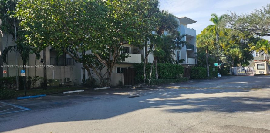 Appartement à Pinecrest, Floride 2 chambres, 98.1 m2 № 1968485