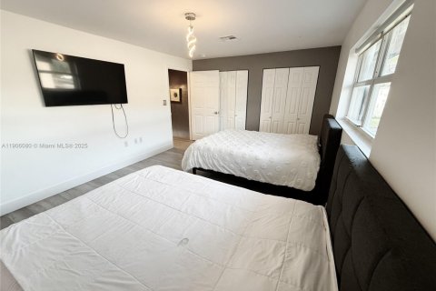 Townhouse in North Lauderdale, Florida 2 bedrooms, 102.94 sq.m. № 1957211 - photo 6