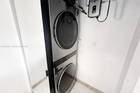 Townhouse in North Lauderdale, Florida 2 bedrooms, 102.94 sq.m. № 1957211 - photo 14