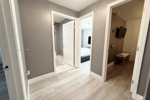 Townhouse in North Lauderdale, Florida 2 bedrooms, 102.94 sq.m. № 1957211 - photo 8