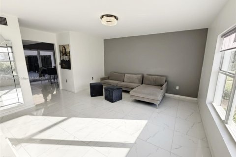 Townhouse in North Lauderdale, Florida 2 bedrooms, 102.94 sq.m. № 1957211 - photo 3