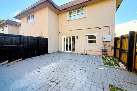 Townhouse in North Lauderdale, Florida 2 bedrooms, 102.94 sq.m. № 1957211 - photo 17