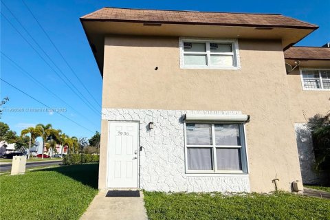 Townhouse in North Lauderdale, Florida 2 bedrooms, 102.94 sq.m. № 1957211 - photo 15