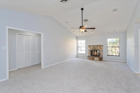 House in Casselberry, Florida 4 bedrooms, 208.38 sq.m. № 1547721 - photo 15