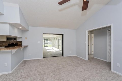House in Casselberry, Florida 4 bedrooms, 208.38 sq.m. № 1547721 - photo 18