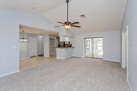 House in Casselberry, Florida 4 bedrooms, 208.38 sq.m. № 1547721 - photo 17