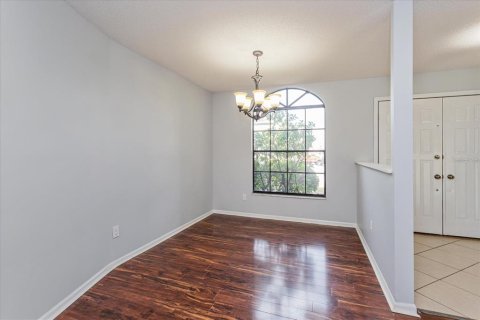 House in Casselberry, Florida 4 bedrooms, 208.38 sq.m. № 1547721 - photo 3