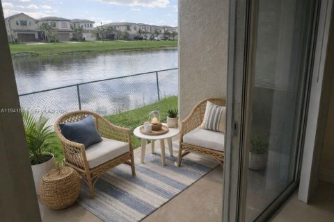 Condominio en venta en Pembroke Pines, Florida, 1 dormitorio, 71.53 m2 № 2152736 - foto 7
