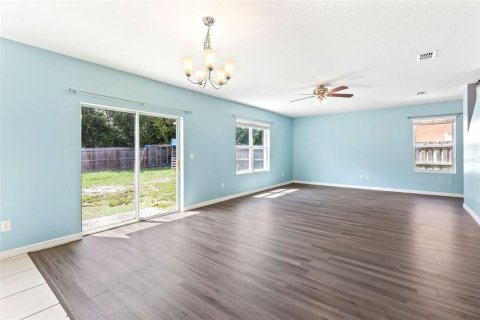 Villa ou maison à vendre à Deltona, Floride: 4 chambres, 231.05 m2 № 1909271 - photo 17