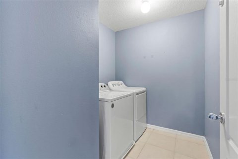 Villa ou maison à vendre à Deltona, Floride: 4 chambres, 231.05 m2 № 1909271 - photo 2