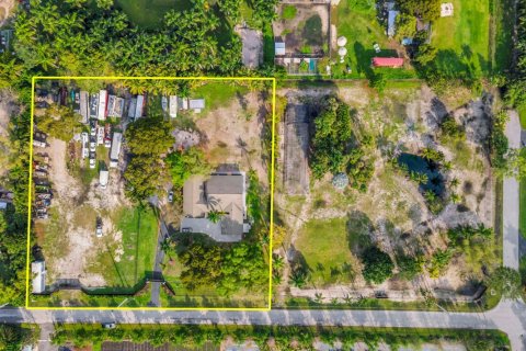 House in Southwest Ranches, Florida 4 bedrooms, 323.76 sq.m. № 1076834 - photo 1