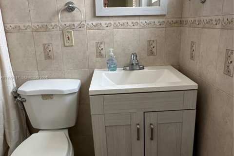 Villa ou maison à louer à Hollywood, Floride: 3 chambres, 119.1 m2 № 1987617 - photo 14