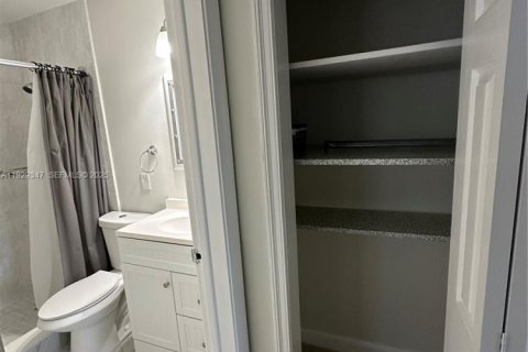 Villa ou maison à louer à Hollywood, Floride: 3 chambres, 119.1 m2 № 1987617 - photo 21