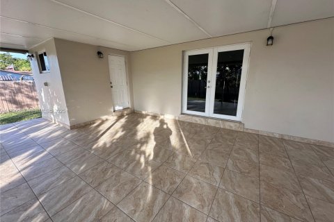 Villa ou maison à louer à Hollywood, Floride: 3 chambres, 119.1 m2 № 1987617 - photo 27