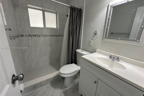 Villa ou maison à louer à Hollywood, Floride: 3 chambres, 119.1 m2 № 1987617 - photo 20