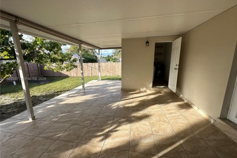 Villa ou maison à louer à Hollywood, Floride: 3 chambres, 119.1 m2 № 1987617 - photo 26