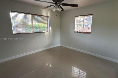 Villa ou maison à louer à Hollywood, Floride: 3 chambres, 119.1 m2 № 1987617 - photo 16