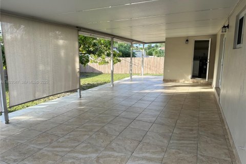 Villa ou maison à louer à Hollywood, Floride: 3 chambres, 119.1 m2 № 1987617 - photo 24