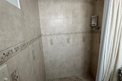 Villa ou maison à louer à Hollywood, Floride: 3 chambres, 119.1 m2 № 1987617 - photo 13